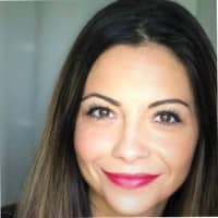 Portrait professionnel d'Éléonore Aboukrat, experte en psychologie et en gestion de cabinets médicaux et paramédicaux, responsable de l’accueil et du suivi des praticiens à Montgeron (91230).